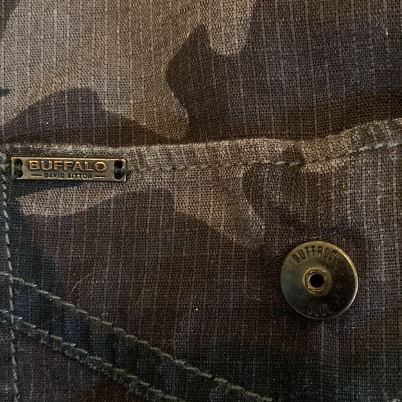Camo zip up utility shirt size L Buffalo - Picture 6 of 7
